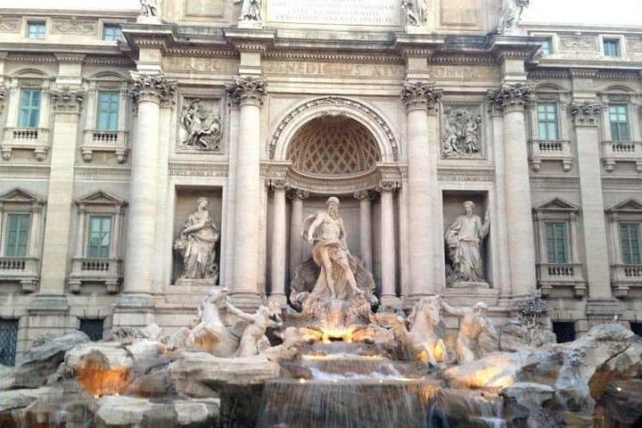 Rome at Sunrise Walking Tour: Pantheon Trevi Fountain & Breakfast