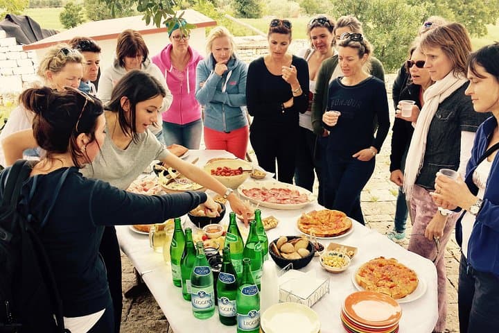 Private e-bike tour along Alberobello with lunch at local Masseria