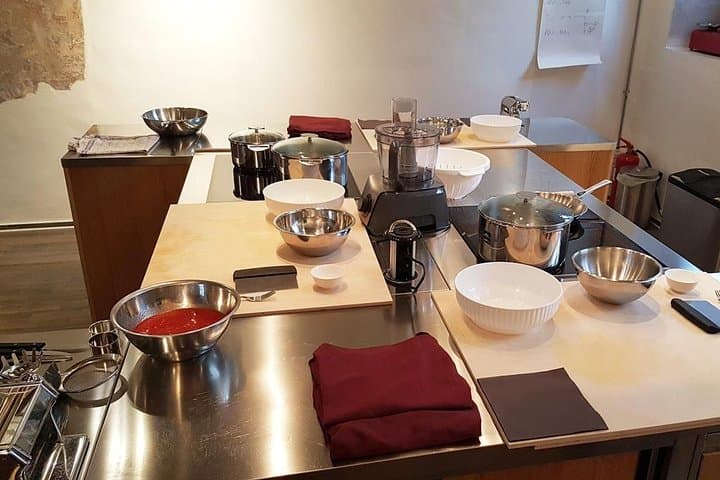 Vip-Private Pizza Cooking Class with Pro Pizzachef in Pro Kitchen