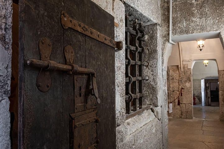 Lords of the Night Prisons Palace: Cells & Torture Tools Visit