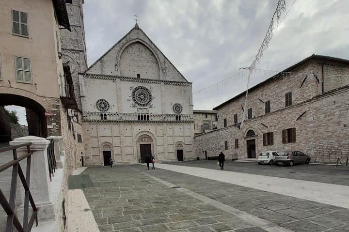 Assisi, City Highlights and Basilica of St. Francis tour