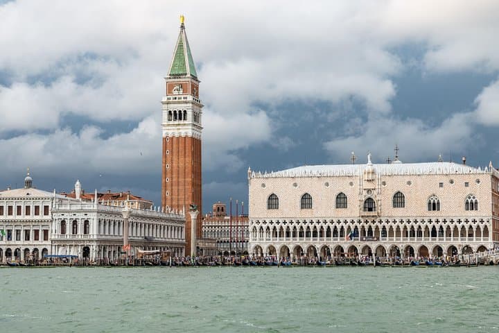 Discover Venice’s most Photogenic Spots with a Local