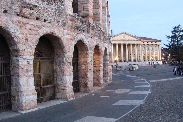 Private 2,5 hour Walking Tour of Verona with Private Tour Guide