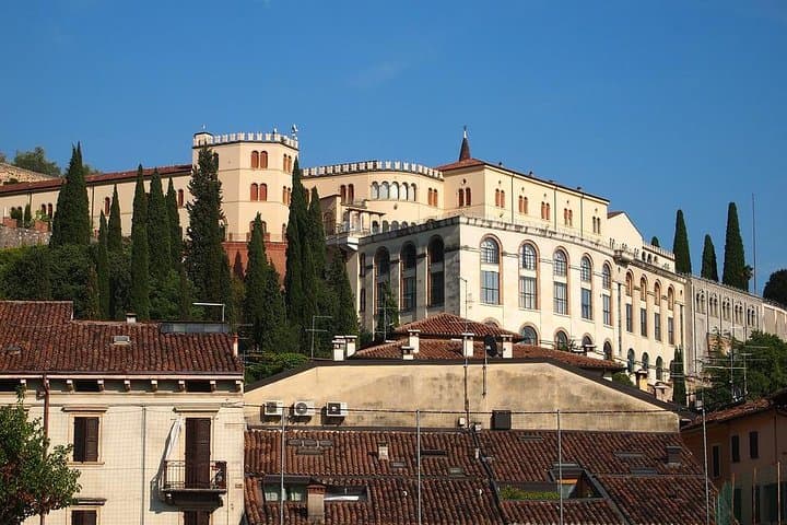 Private 2,5 hour Walking Tour of Verona with Private Tour Guide