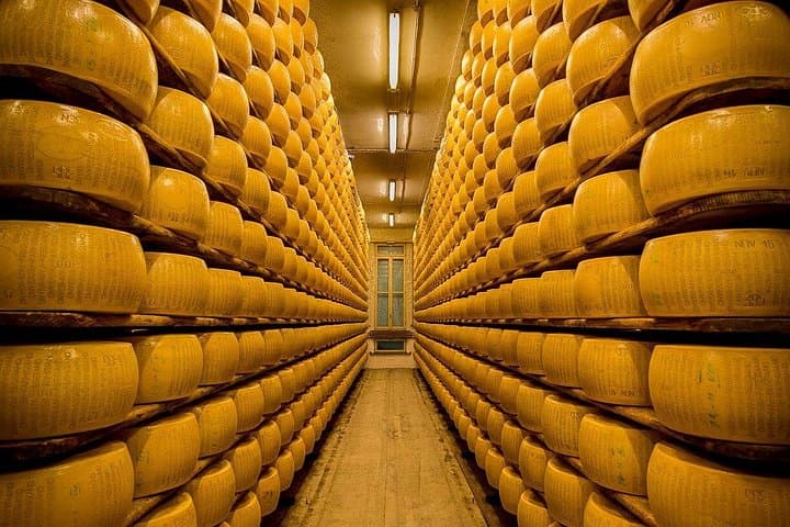 Parmigiano Reggiano Cheese Factory Tour & Tasting Experience