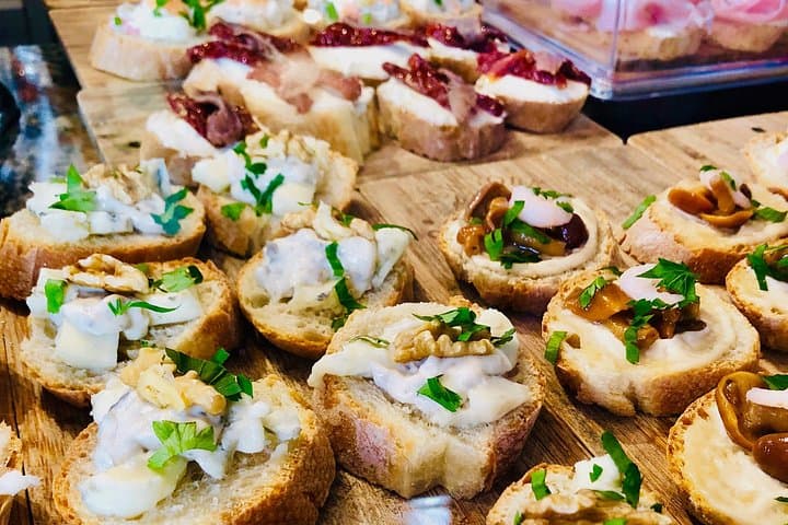 Venice: Private Aperitif & Cicchetti tasting and walking tour