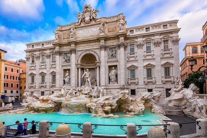 Roman Arrival: Personalized Airport Welcome & Tour