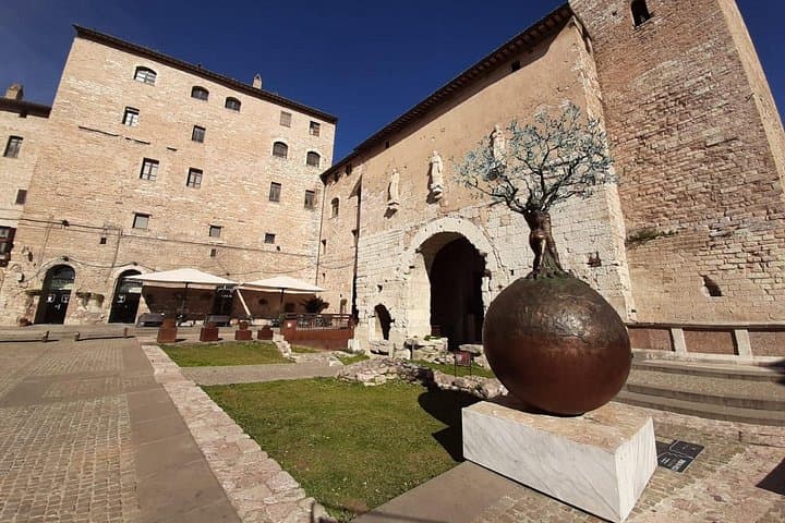 Spello Private Walking Tour with an Official Guide