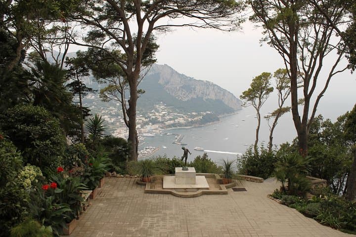 Capri gardens