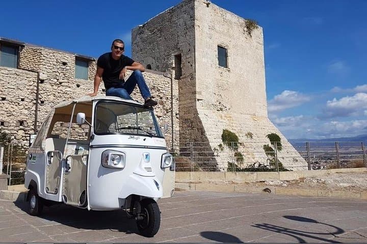 Apelisetta tuk tuk: 2 hours tour of Cagliari