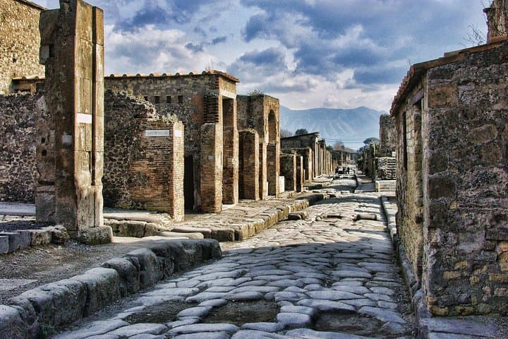 Naples and Pompeii private Tour with transfer