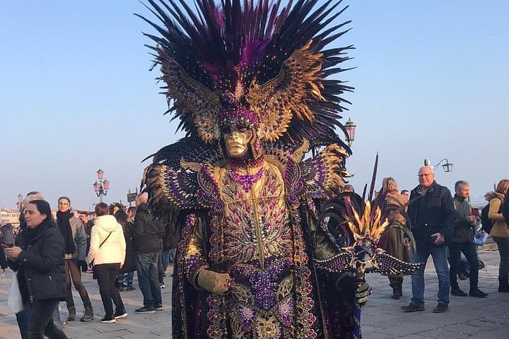 Venice Carnival Tour of Must-See Sites with Local Guide & Frittelle Tasting