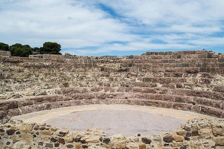 Archaeological tour of Nora