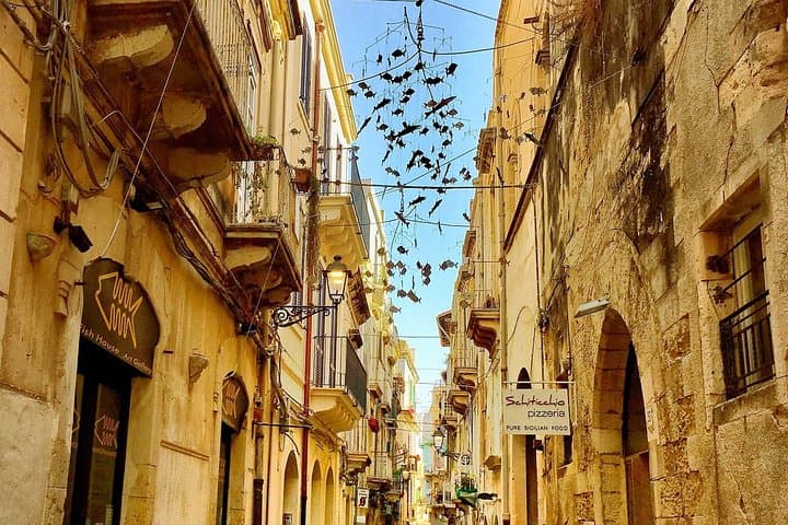 2 Hours Calessino/ Tuk tuk Tour to Syracuse and Ortigia Island