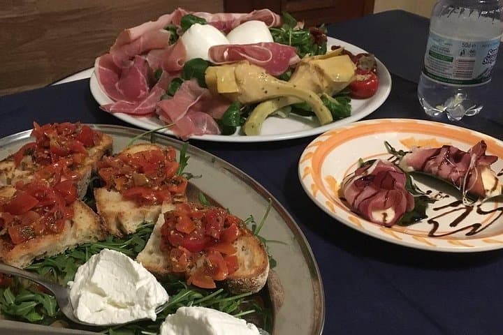 Traditional Neapolitan Dinner in Pompei - Villa Franca - Family Restourant