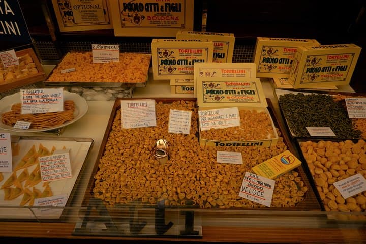 Food markets tour with a local!