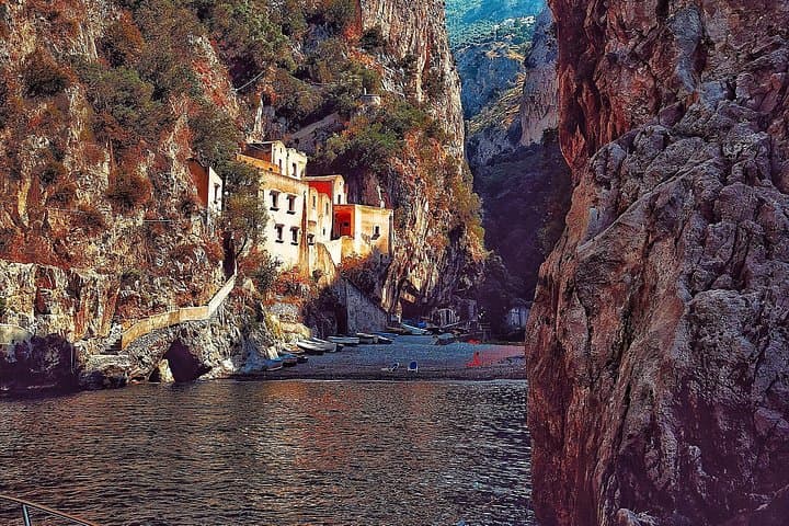 AmalfiCoast half day trip by boat to discover the highlights