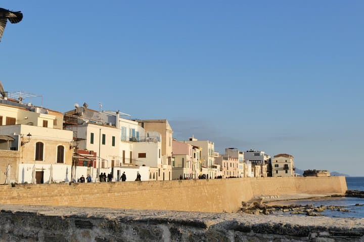 Alghero: walking tour with bilingual local guide