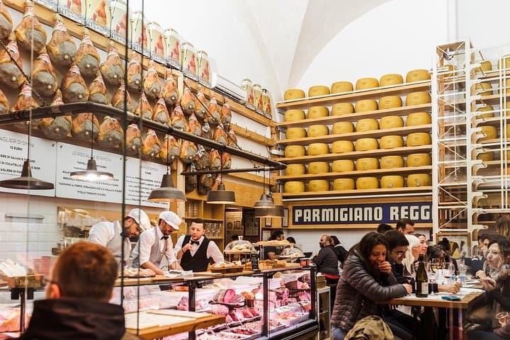 Bologna Private Highlights & Hidden Gems Tour with a Local