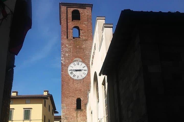 2-Hours Relax Walking Tour Through Lucca