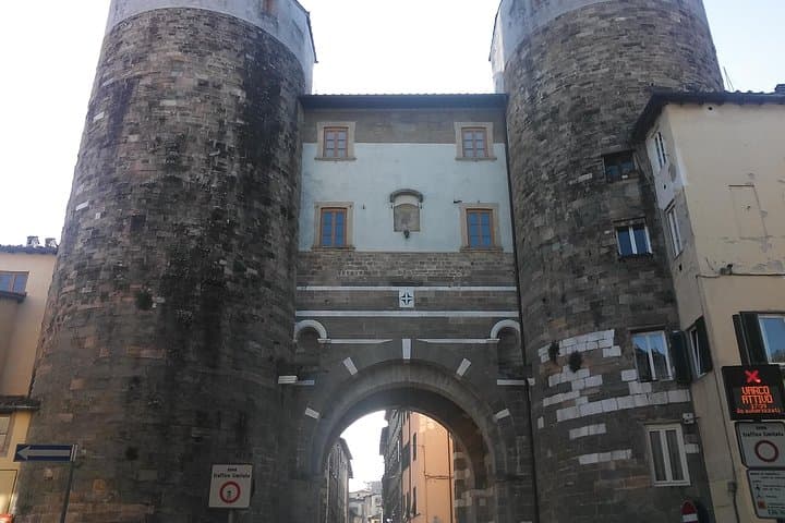 2-Hours Relax Walking Tour Through Lucca