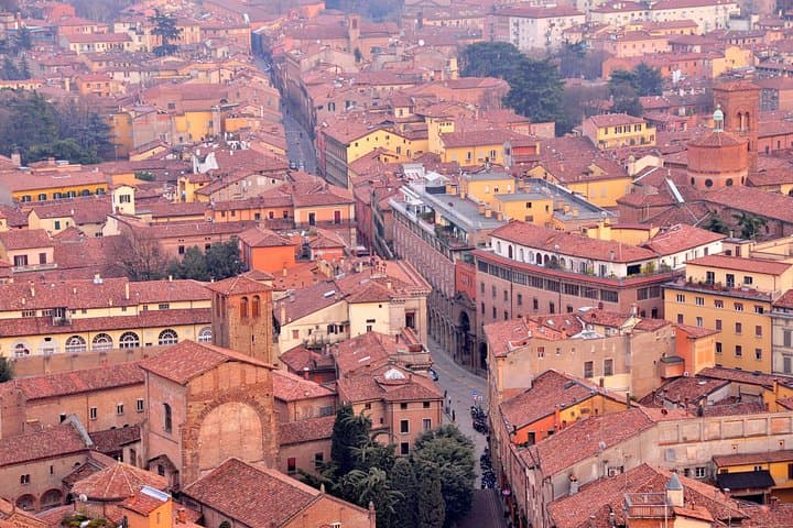 Best walking tour of Bologna