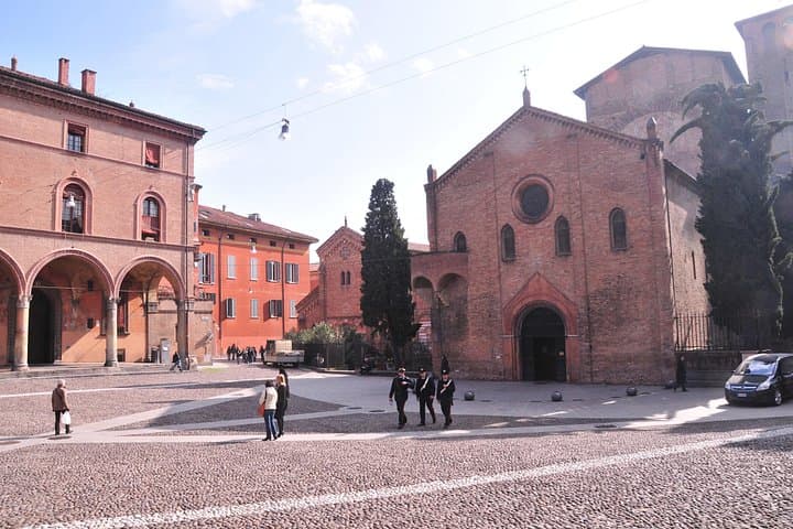 Best walking tour of Bologna