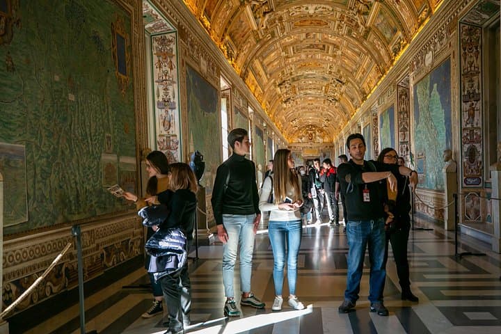 Private Vatican Tour with Sistine Chapel & Basilca Fast Access