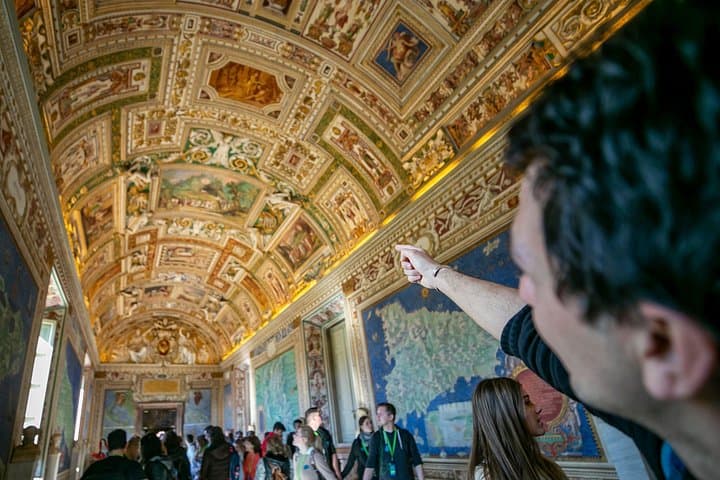 Wheelchair Accessible Sistine Chapel & Vatican Private Tour for Disable Visitors