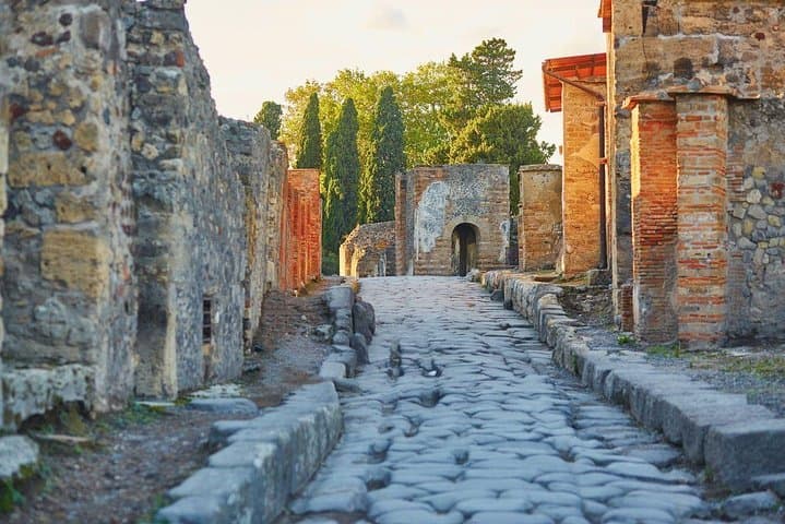 Day Trip from Rome: Pompeii and Sorrento - Private Tour