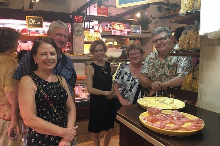 Rome: 4-hours Trastevere by Night Food, Wine and Sightseeing Tour