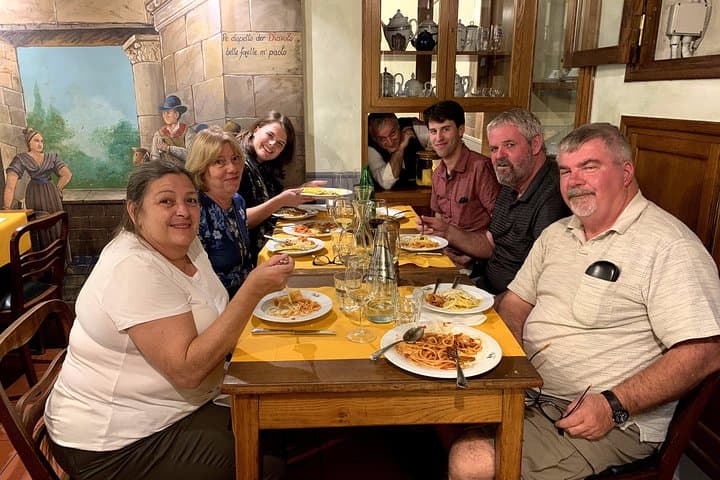 Rome: 4-hours Trastevere by Night Food, Wine and Sightseeing Tour