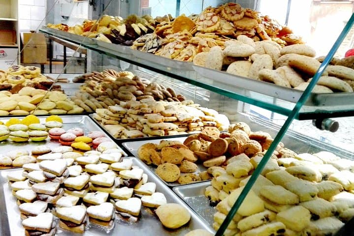 Rome: 4-hours Trastevere by Night Food, Wine and Sightseeing Tour