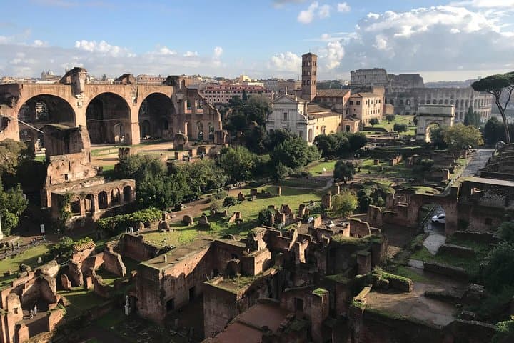 Private Tour of the Colosseum and Ancient Rome with Hotel Pick Up
