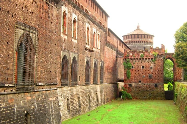 Duomo with Terraces and Sforza Castle Guided Tour in Milan
