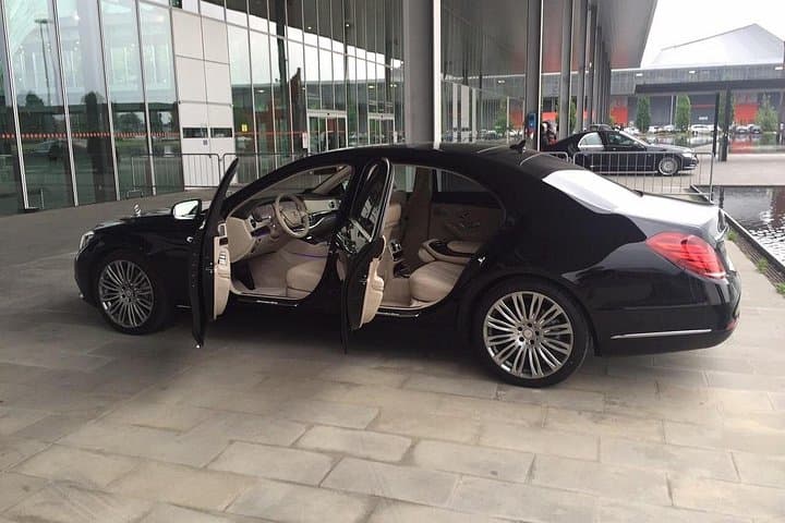 taxi / transfer service to and from airports