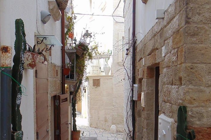 Polignano a Mare - alleys of the historic center