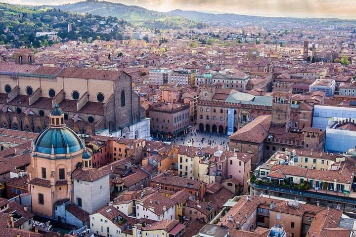 Private Transfer from Bologna (BLQ) Airport to Rávena