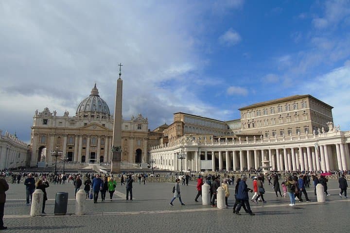 ItalyBestExcursions Transfer Fiumicino Fco Airport to Civitavecchia Port with 3 hours Rome Tour