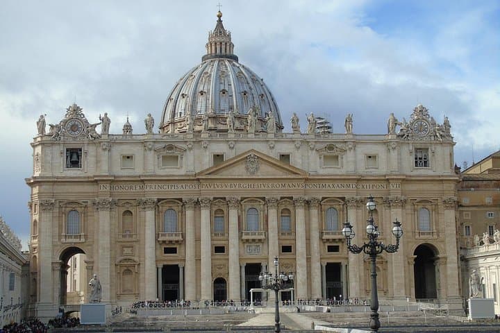 ItalyBestExcursions Transfer Fiumicino Fco Airport to Civitavecchia Port with 3 hours Rome Tour