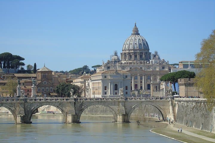 ItalyBestExcursions Transfer Fiumicino Fco Airport to Civitavecchia Port with 3 hours Rome Tour