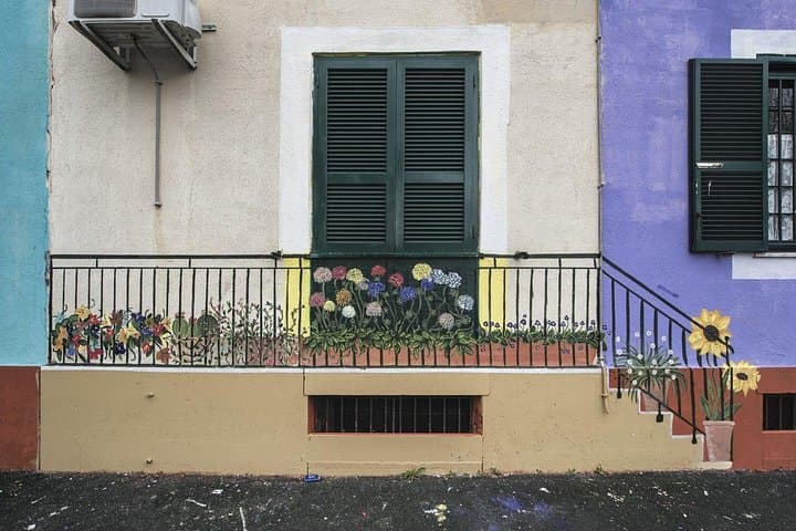 Trullo Photo Tour: popular art and poetry on the walls of a neighborhood