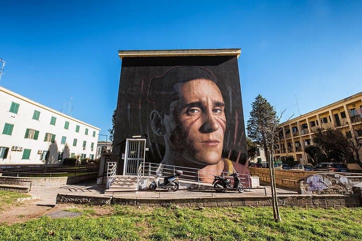 Trullo Photo Tour: popular art and poetry on the walls of a neighborhood