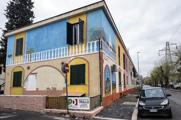 Trullo Photo Tour: popular art and poetry on the walls of a neighborhood