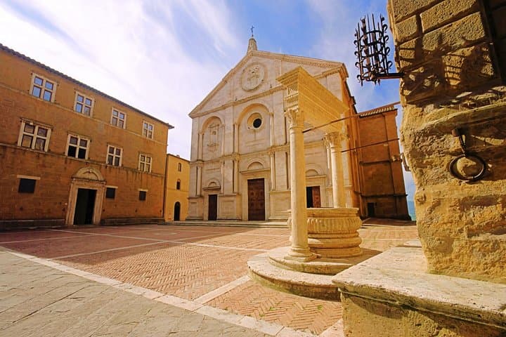 Pienza's main square and Cathedral