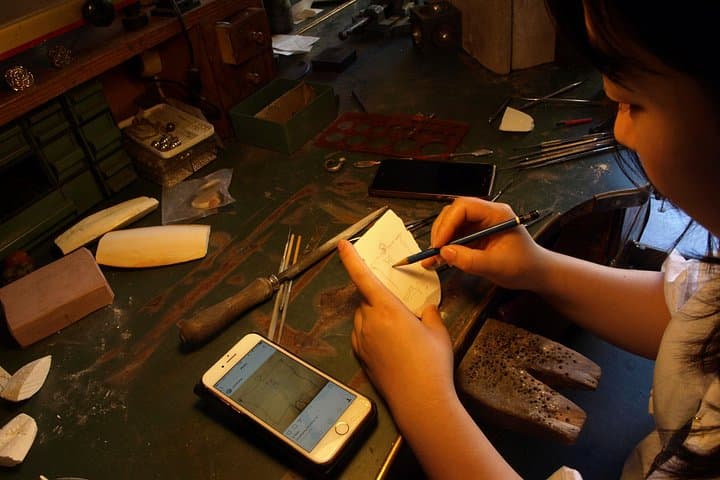Create your original cuttlefish bone cast jewelry.