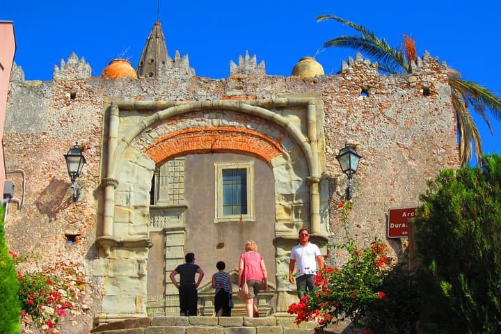 GUIDED WALKING