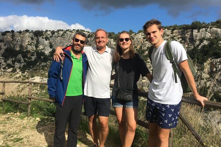 Explore Cavagrande Nature Reserve