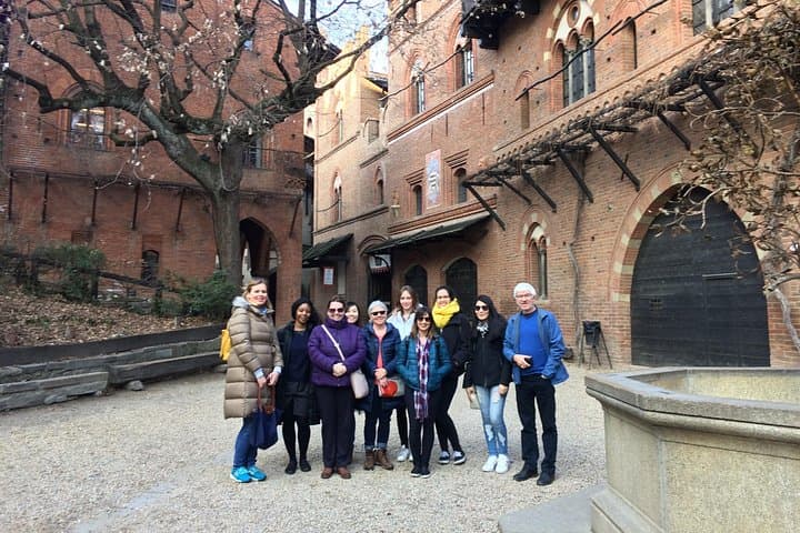 Walking Tour in small groups in English