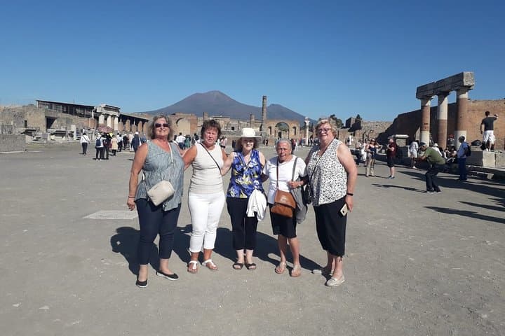 UrbExcursions Pompeii and Herculaneum Skip-The-Line with Lunch and Wine Tasting from Rome